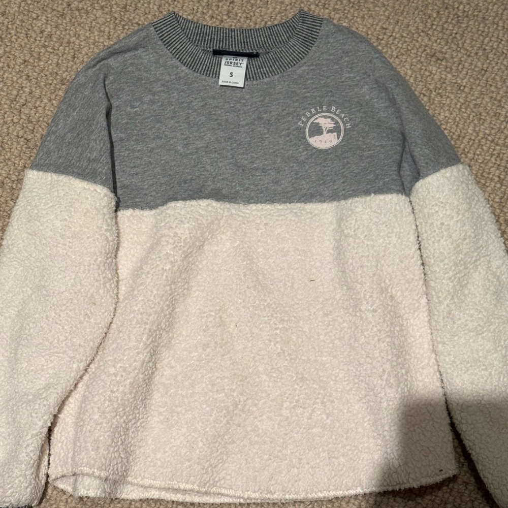 Gray and Cream Pullover Sweater pebble beach girls size small